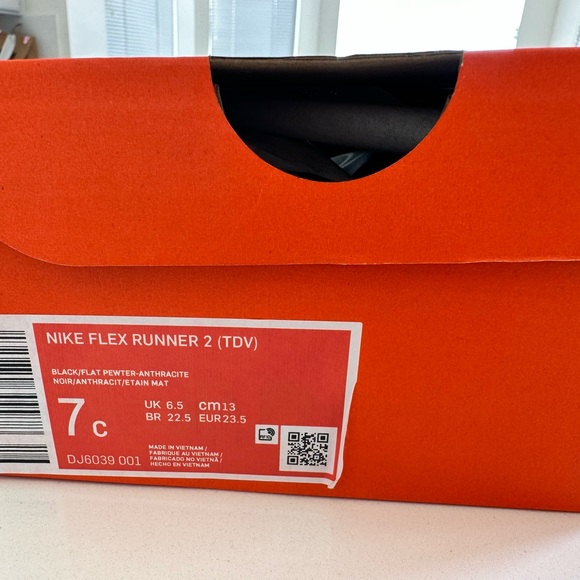 Brand new Nike kids 7 c ( final sale no returns ) - Picture 2 of 6